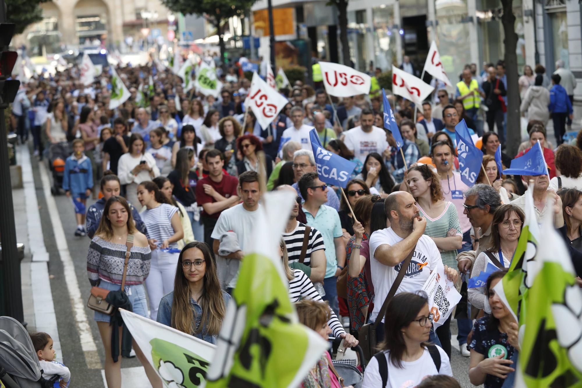 Profesores de la concertada salen a la calle en Oviedo para exigir la equiparación salarial