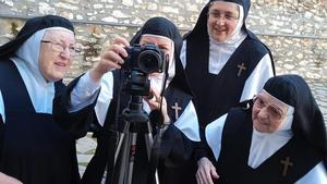 Religiosas de Benigànim en plena grabación de uno de sus vídeos.