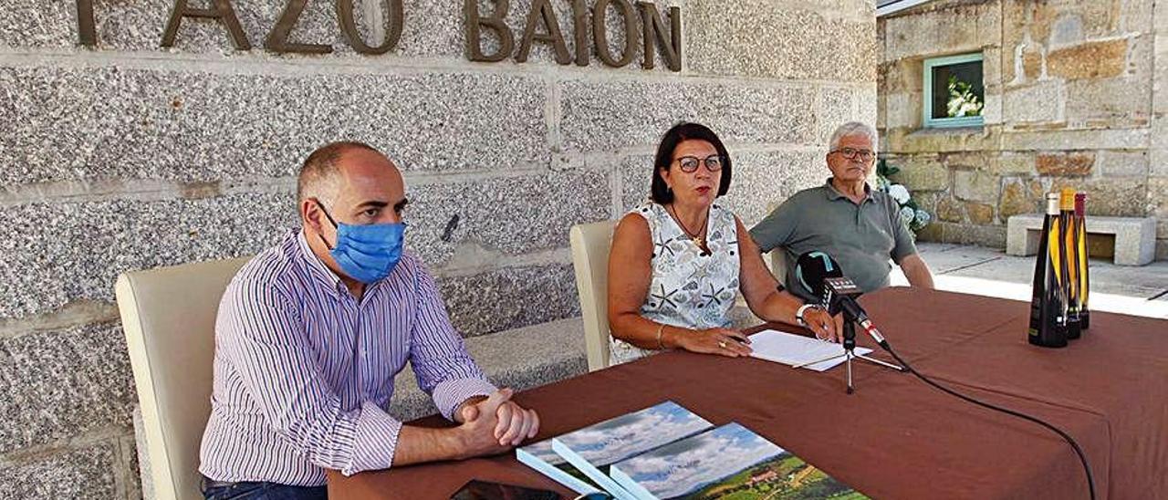 La presentación del libro sobre Pazo Baión, ayer.