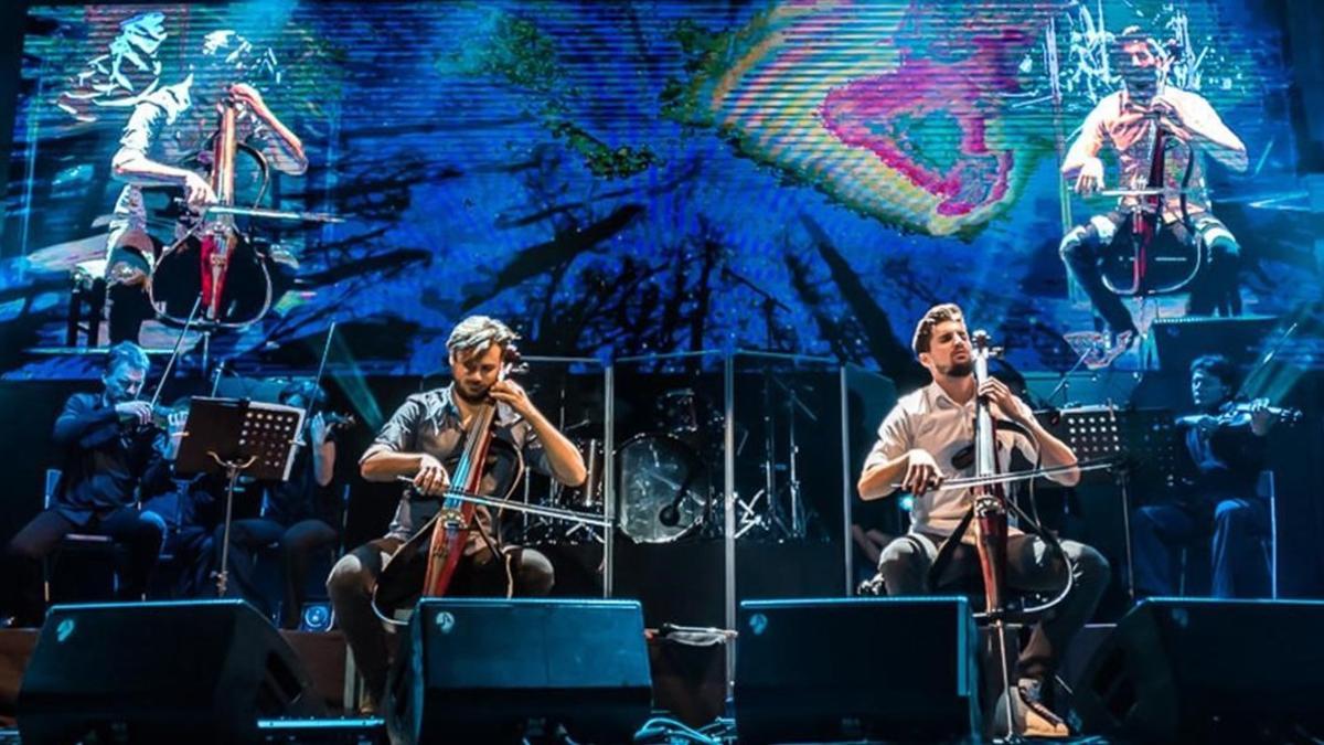 Un momento de la actuación de 2Cellos en Pedralbes.