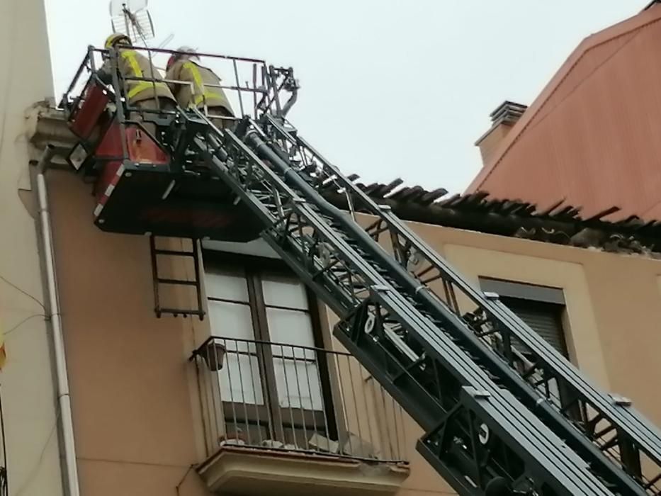 Despreniment d'una cornisa a la carretera de Vic