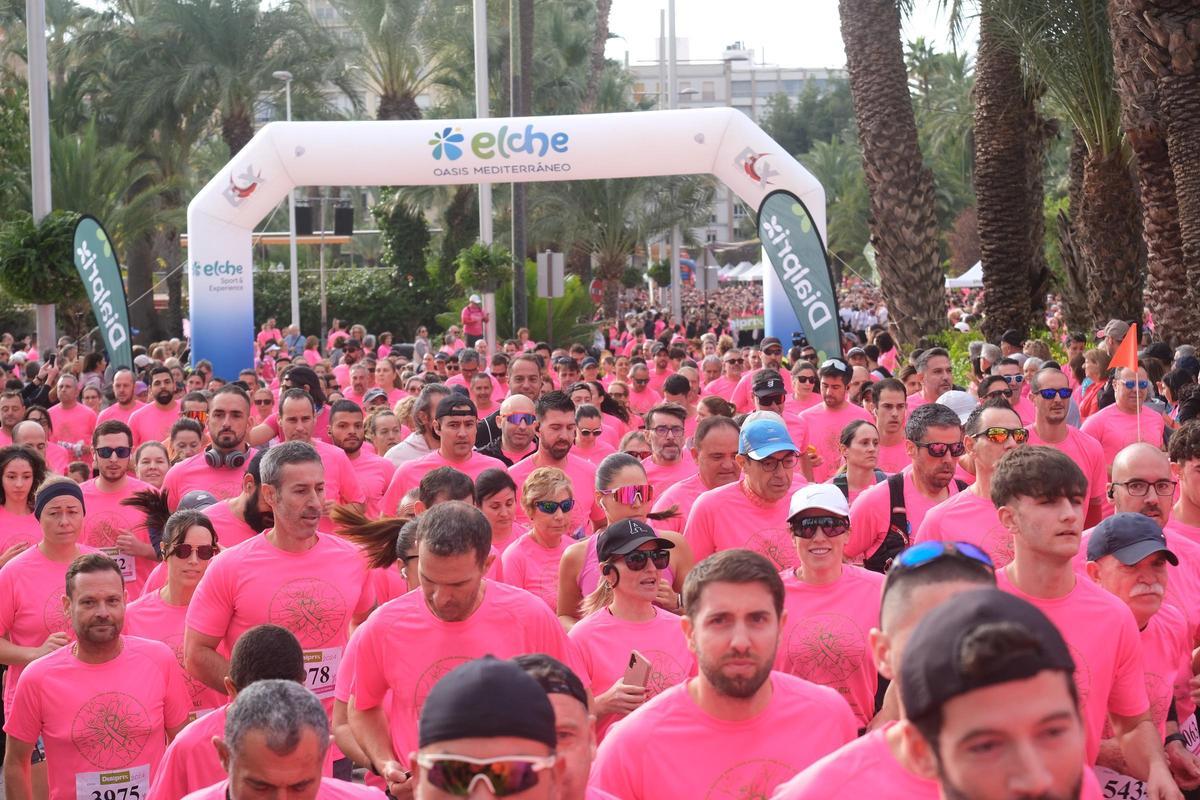 Las mejores imágenes de la carrera y marcha contra el cáncer de mama en ...