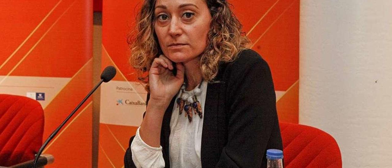 La atleta Alba García, durante la conferencia que impartió ayer en el congreso regional de Empresa Familiar.