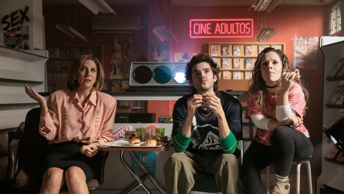 Malena Alterio, Celia Morán y Álvaro Mel, en 'Cochinas'