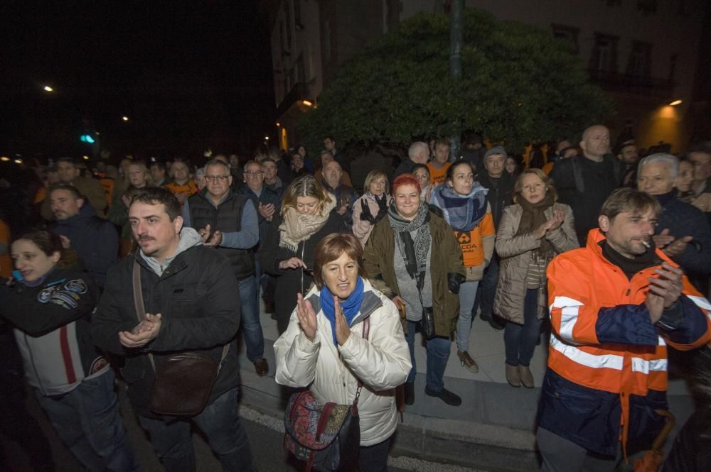 La dirección de Alcoa ha dado un ultimátum al comité de empresa de la fábrica de A Coruña para que se presente en una última reunión para constituir la comisión consultiva para abordar el ERE.