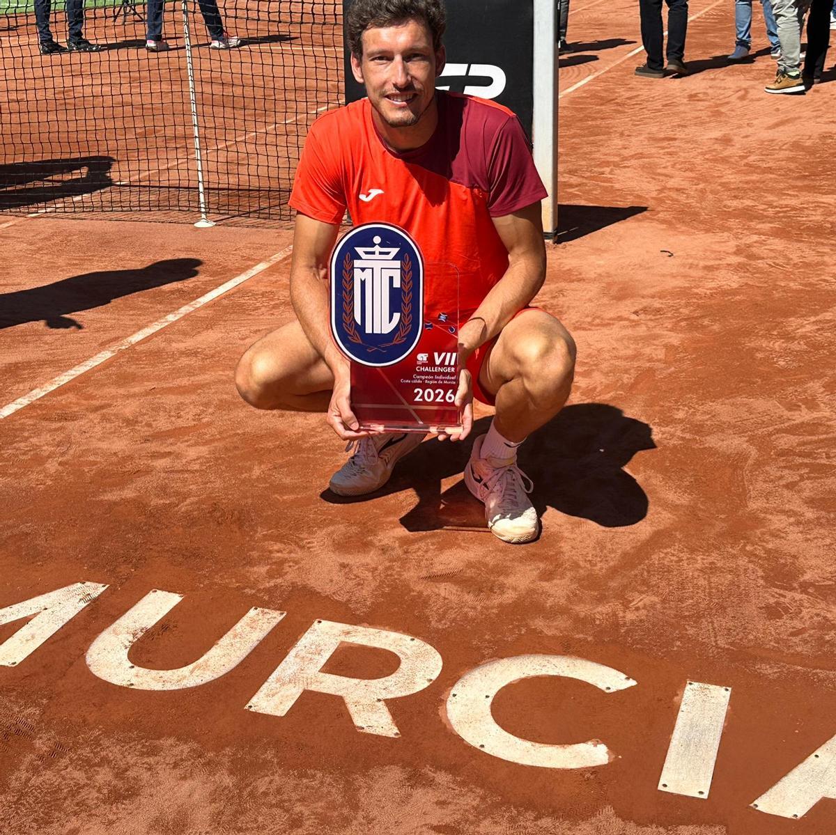 Pablo Carreño, con el trofeo de ganador del Challenger de Murcia.
