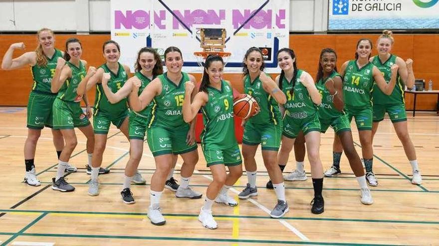 Las jugadoras del Arxil antes del entrenamiento de ayer en el CGTD. // Gustavo Santos