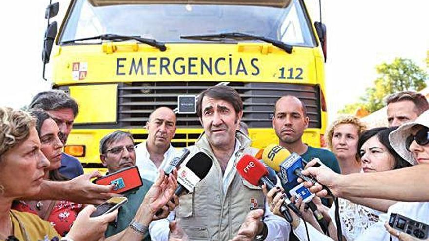 Suárez-Quiñones visita el centro de control del incendio de la Granja de San Ildefonso (Segovia)