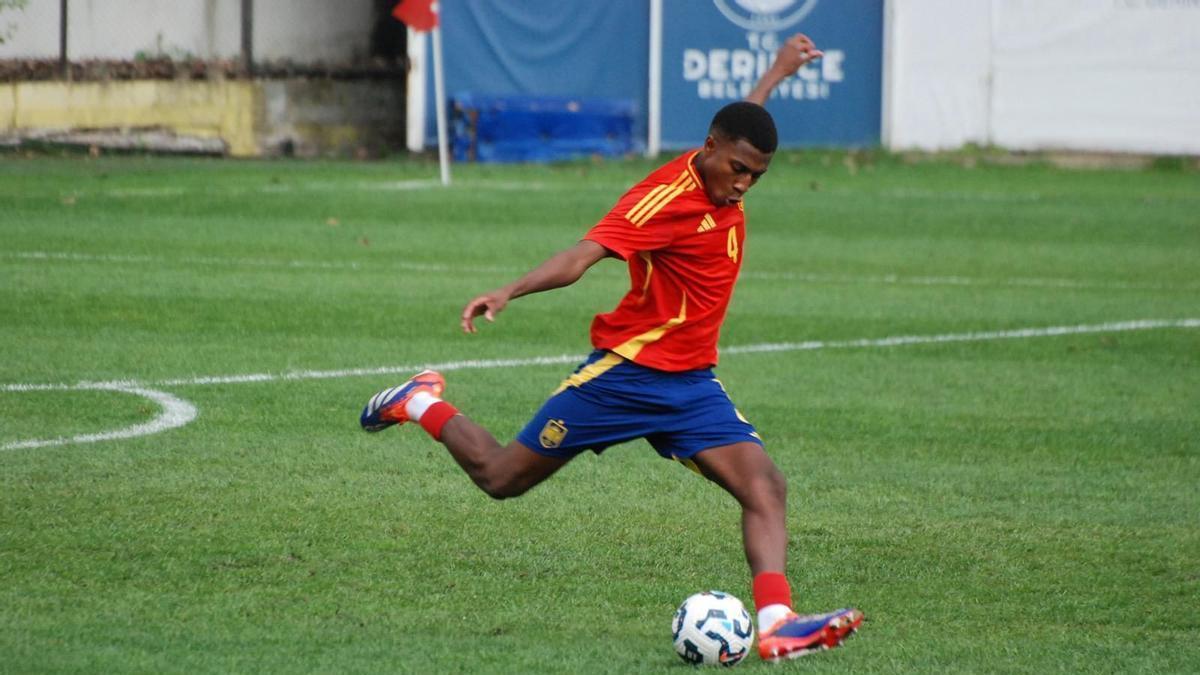 Gomes, en un partido con la selección sub-18.