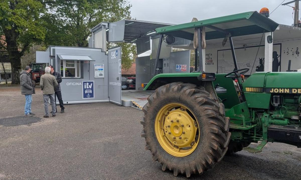 Inspección de vehículos agrícolas en A Xesta |
