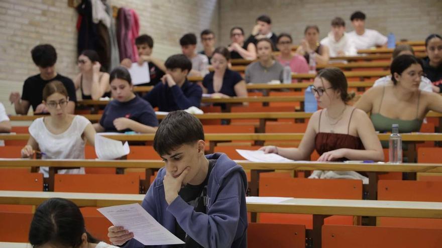 ¿Quién hace los exámenes de PAU en Galicia? Un grupo de siete personas por asignatura, liderado por un profesor universitario