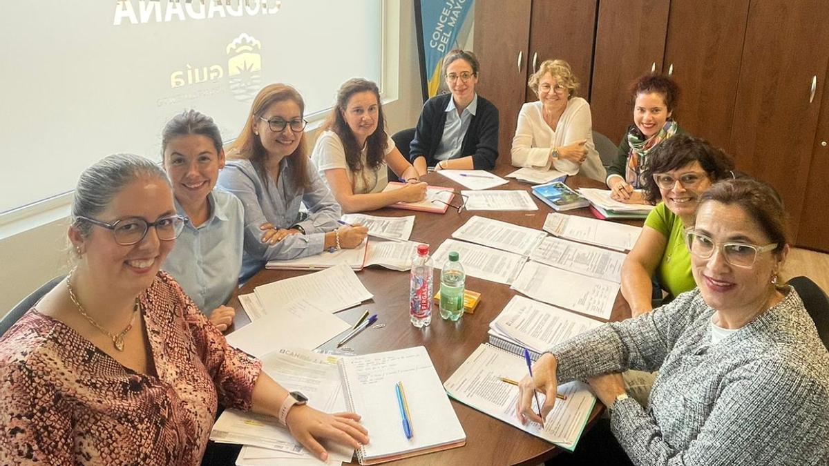 Personal de Servicios Sociales trabajan para ultimar las bases de los dos reglamentos.
