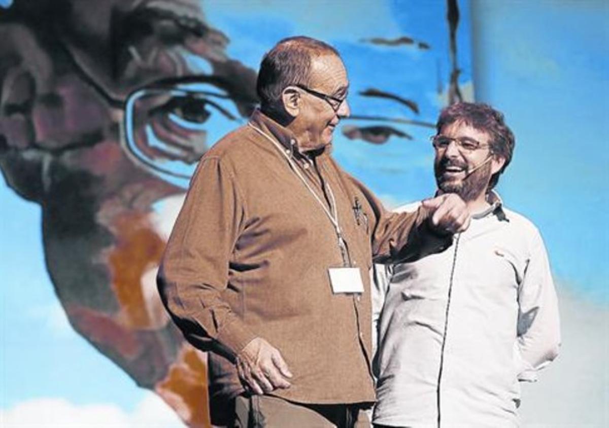 El pare Manel i Jordi Évole, a la gala de l’any passat. El pare Manel i Jordi Évole, a la gala de l’any passat.