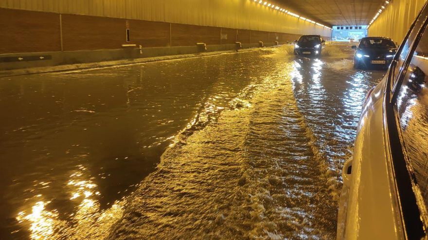VÍDEO | Cortado el túnel de Santa Isabel por acumulación de agua