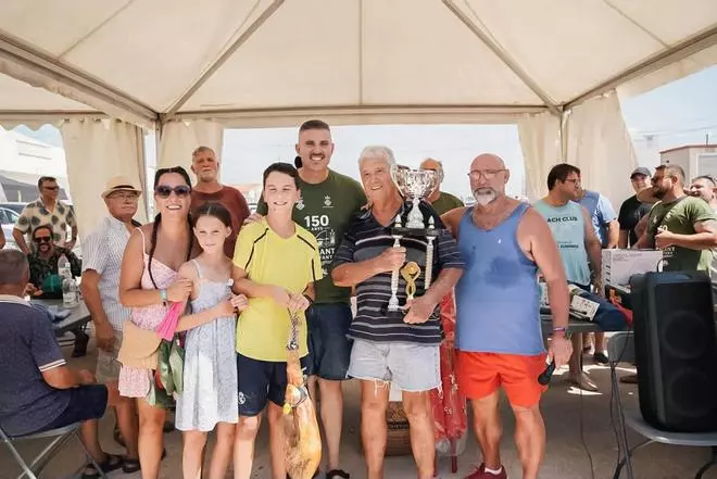 Cullera cierra el tradicional concurso de pesca ‘a l’hamot’ de l’Estany con un récord de 60 kg en capturas