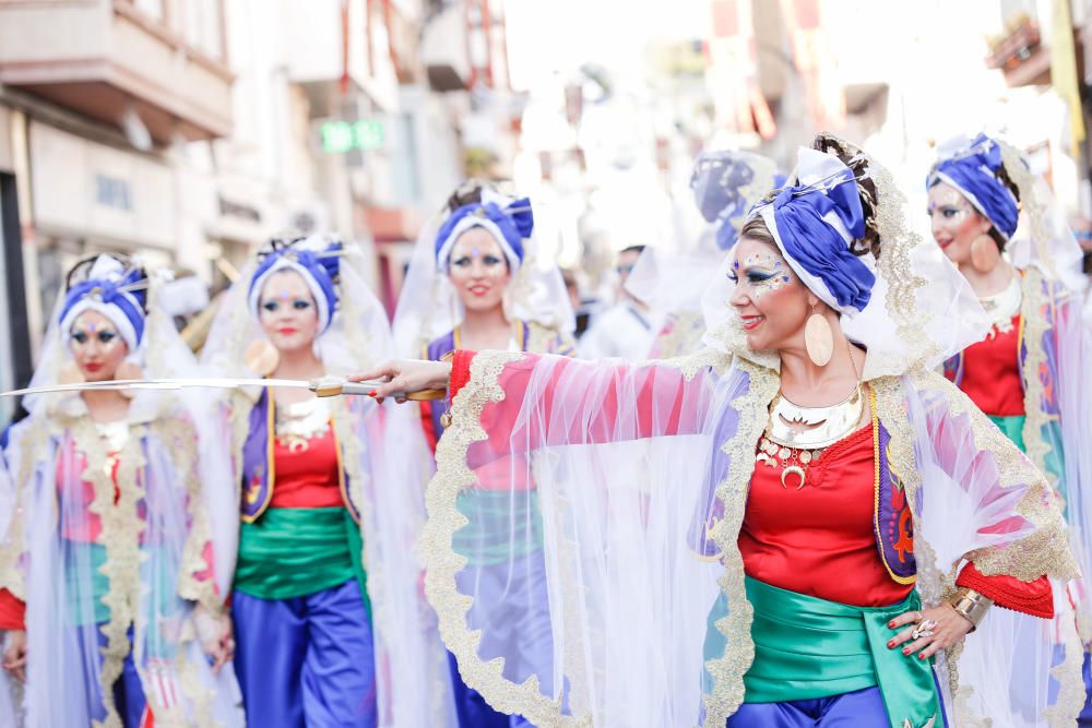 El bando de la media luna ofreció un majestuoso espectáculo en el segundo gran desfile de los Moros y Cristianos de la ciudad