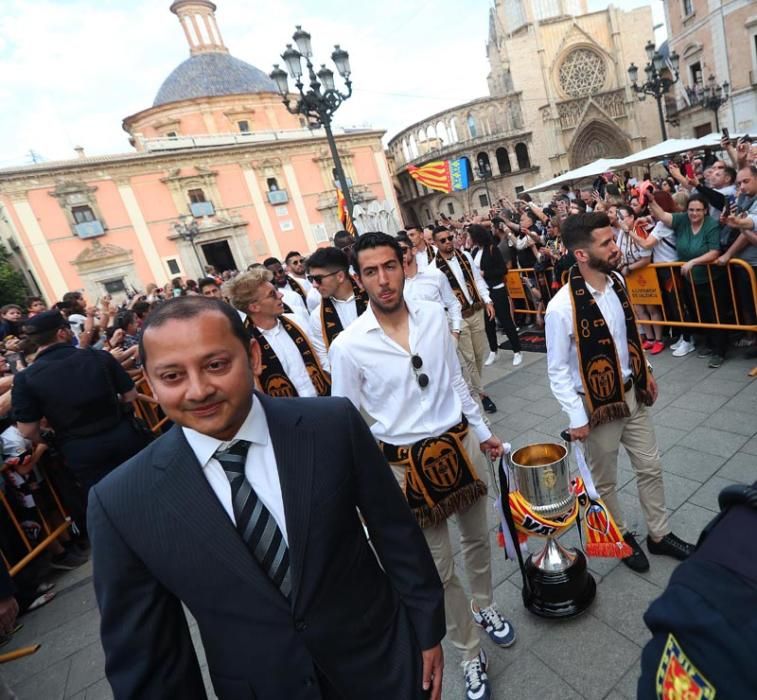 Así han sido las celebraciones del Valencia CF en la Basílica, Generalitat y ayuntamiento