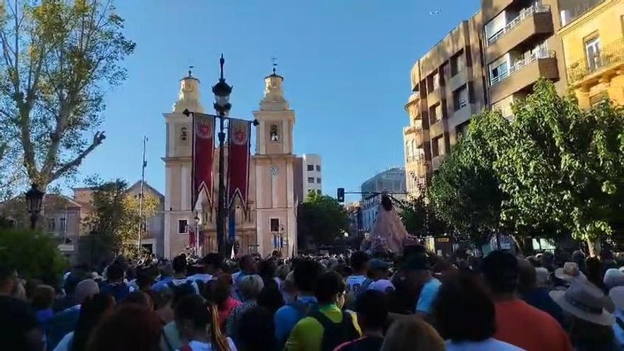 La Iglesia del Carmen arropa con el estruendo de sus campanas a la Morenica