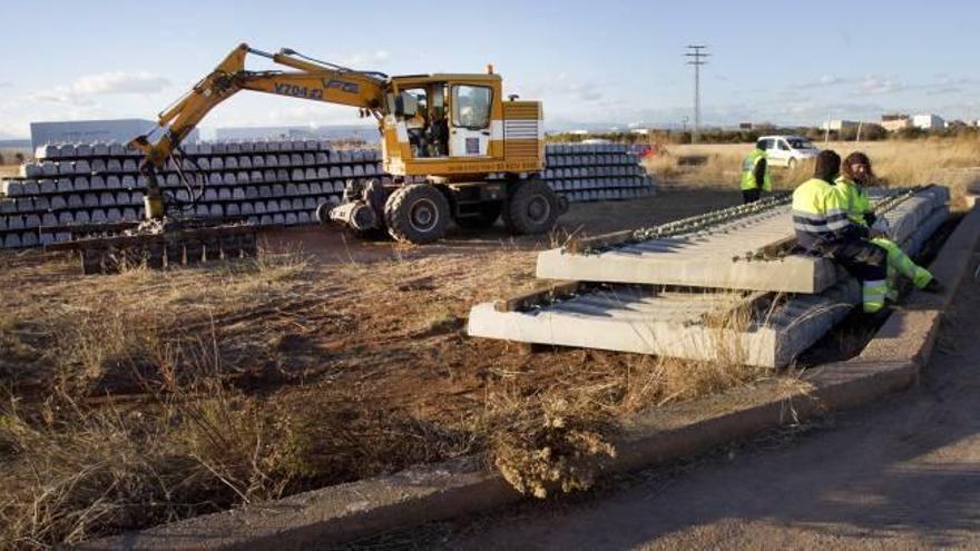 Los expertos desaconsejan a Fomento el tercer carril para ejes largos como el mediterráneo