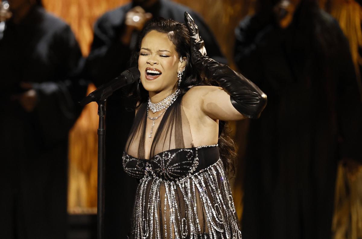 Rihanna interpreta Lift me up en los Oscar 2023