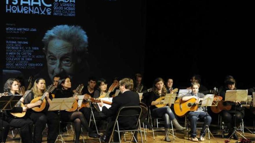 Un momento del homenaje a Díaz Pardo, ayer, en la Casa da Cultura. / juan varela