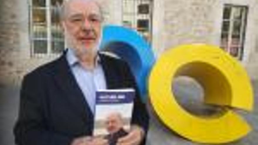 Josep M. Terricabras presenta el seu llibre.