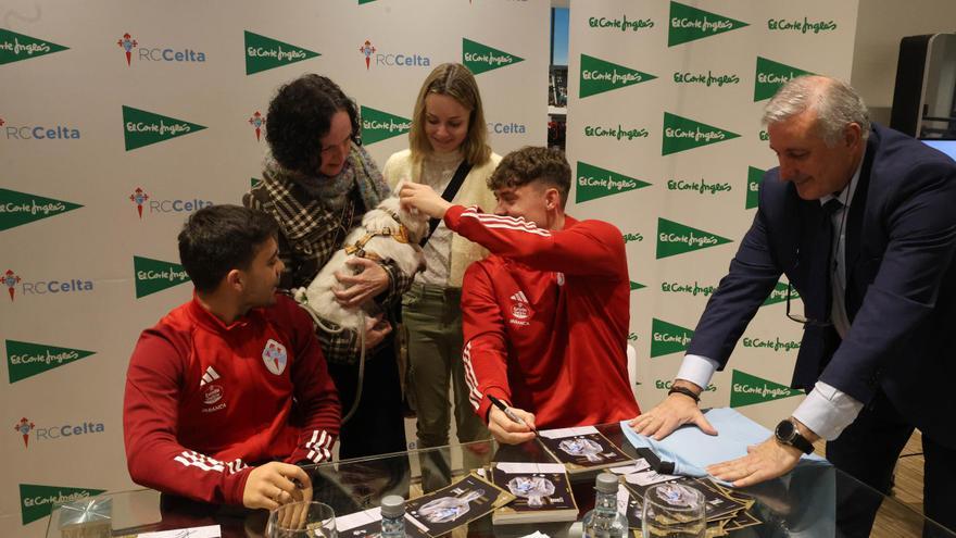 Firma de autógrafos de Larsen y de Beltrán en el Corte Inglés