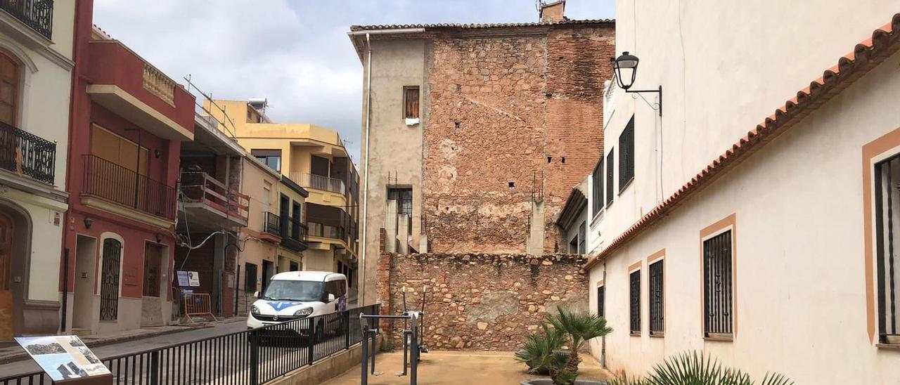 La Torre de Benissahat fue adquirida por el Ayuntamiento la pasada legislatura y está a la espera de su rehabilitación.