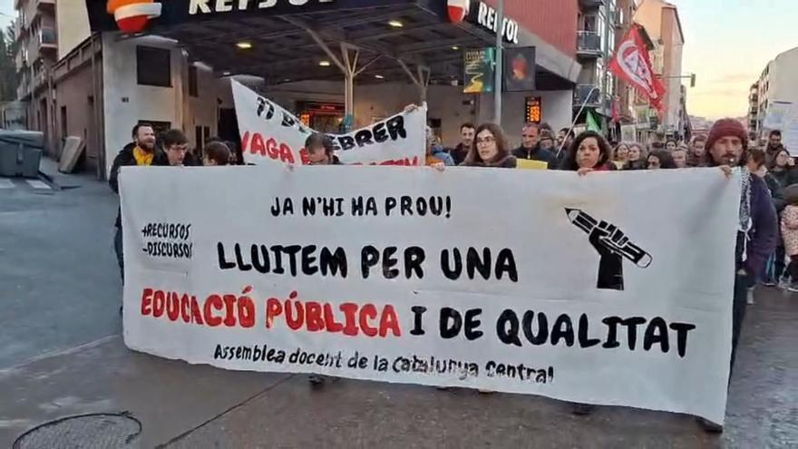 La manifestació ha sortit de davant de la seu d'Educació, a la carretera de Vic