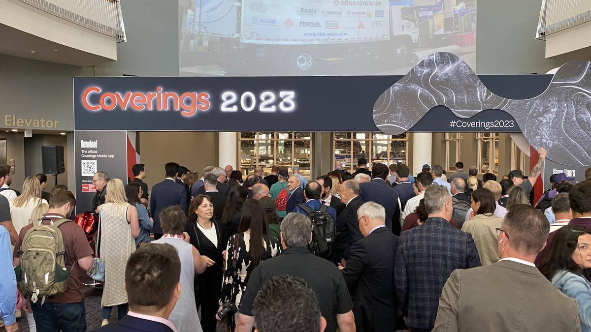 Afluencia de visitantes en la entrada de Coverings, que en el 2023 se celebró en Orlando.