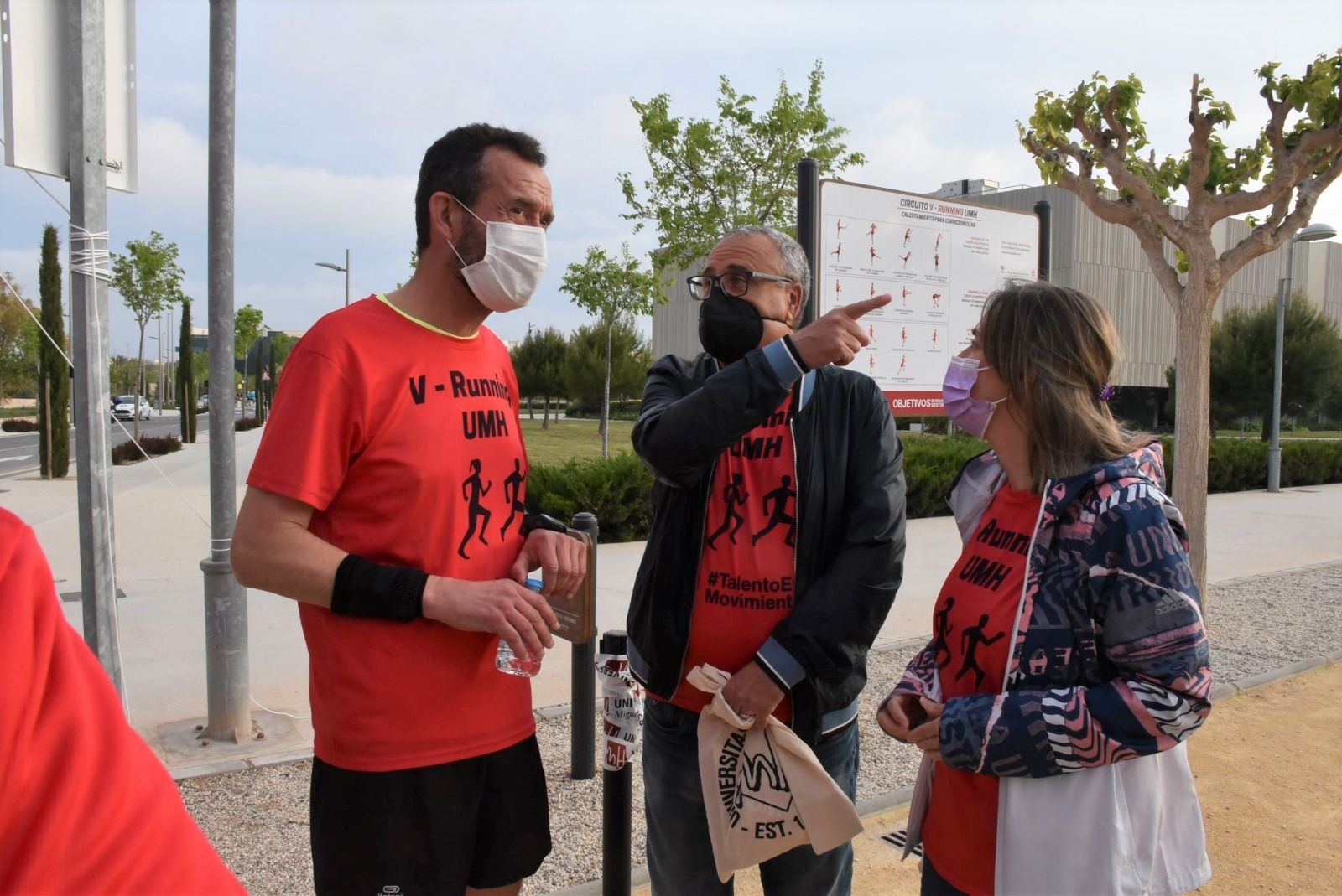 El alcalde y el rector, en pantalones cortos. Conoce el nuevo circuito de running de la UMH de Elche