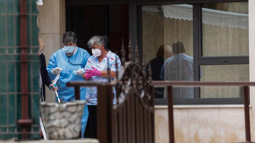 Traslado de un residente en un centro geriátrico en la primera ola en Asturias.