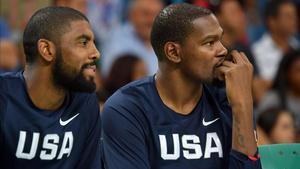 Iriving (izquierda) y Durant, dos de los líderes del movimiento contra la vuelta de la NBA