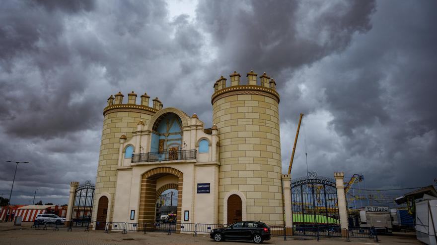 Multas a la doble fila y menos pasos de peatones: medidas para evitar atascos en el ferial de Badajoz