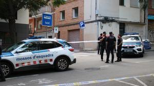 Los Mossos investigan la muerte de un hombre que ha aparecido desangrándose en una calle de Barcelona