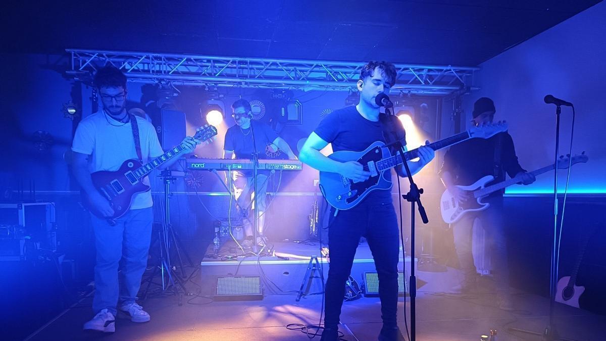 Vídeo | El Viaje de Roan, la banda de Cáceres influenciada por Robe, Extremoduro y Fito y Fitipaldis