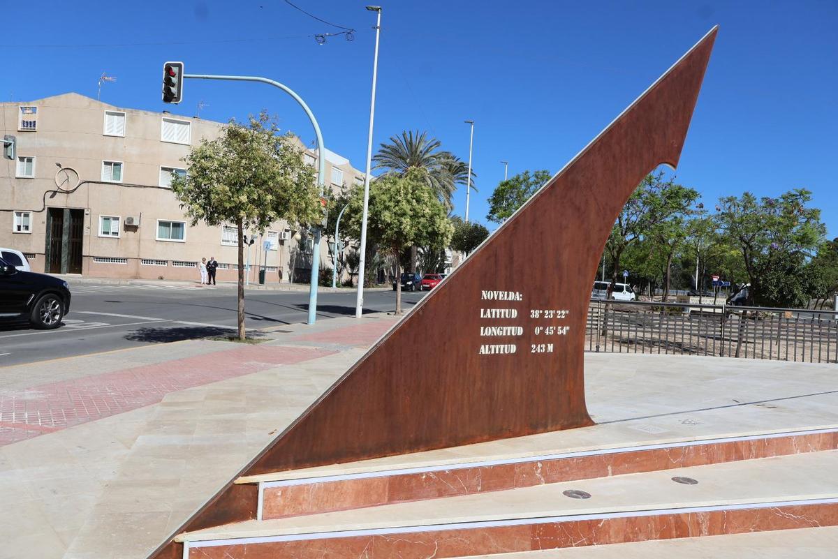 Novelda inaugura un reloj solar monumental dedicado a Jorge Juan