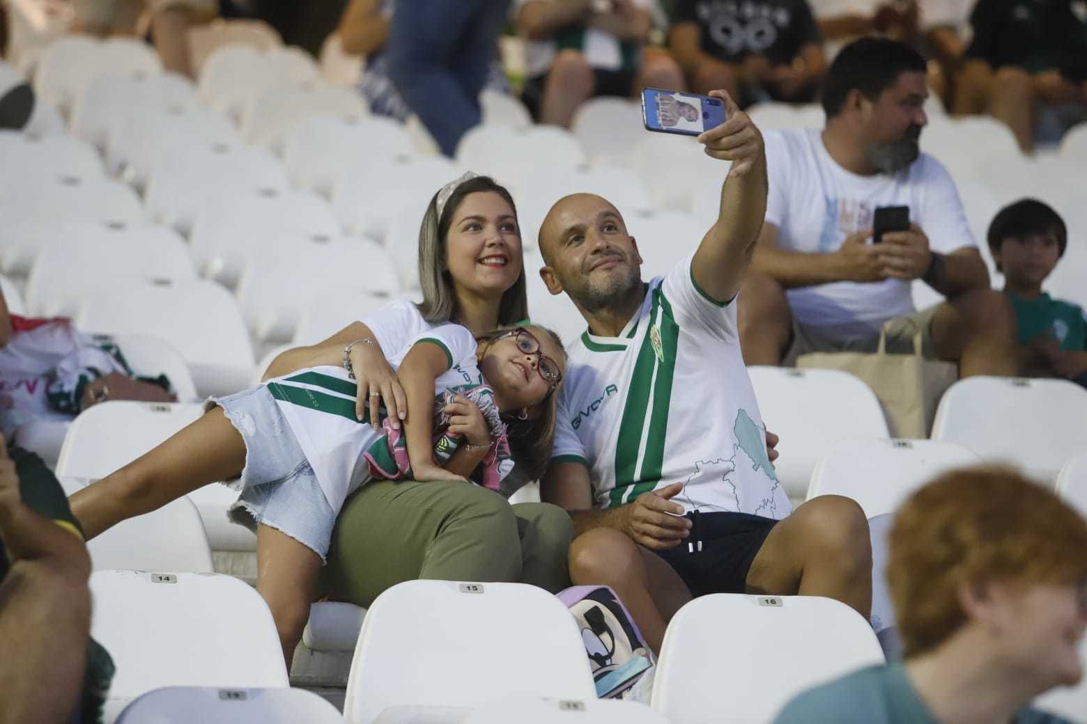 Las imágenes de la afición del Córdoba CF ante el Unionistas