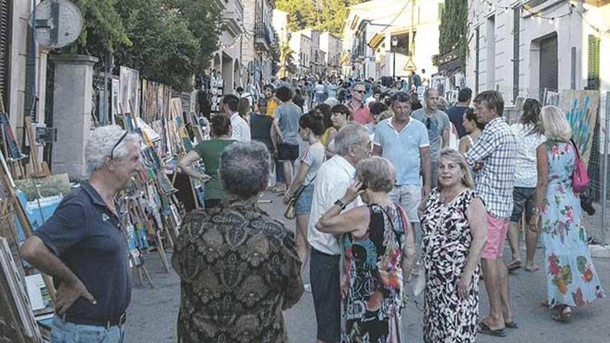 Miles de personas disfrutaron ayer de una velada artística en Andratx