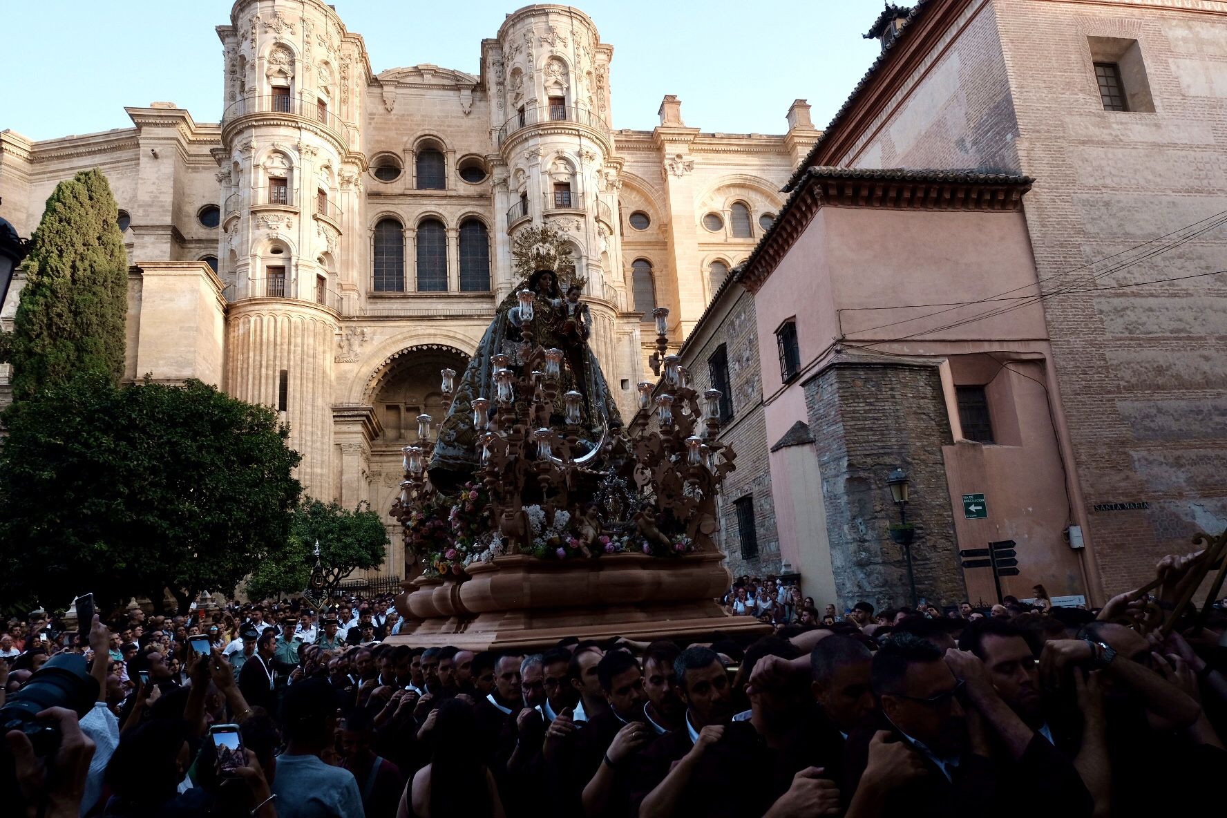 Procesión triunfal de regreso de la Virgen del Carmen de El Perchel.