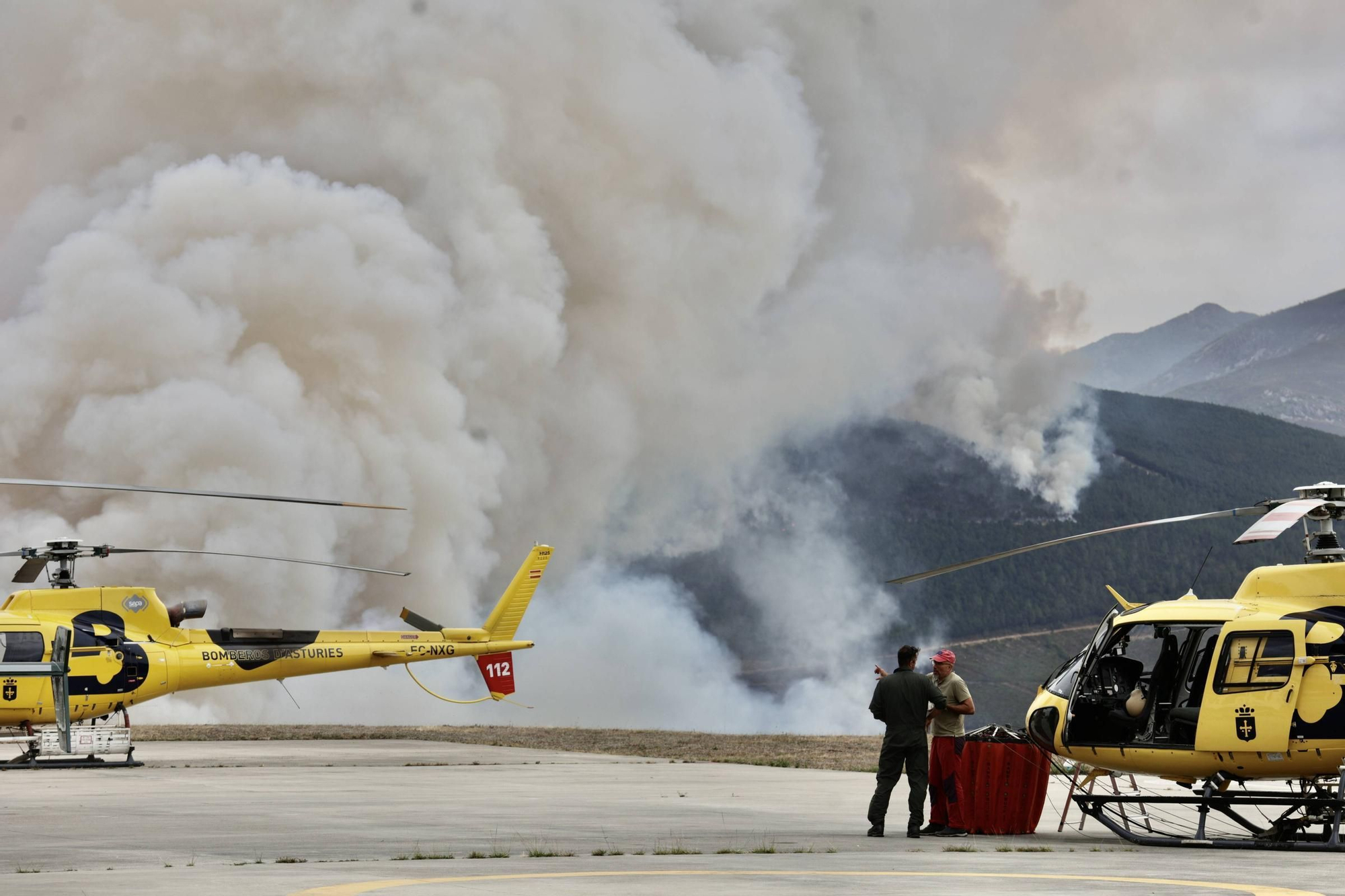 EN IMÁGENES: La evolución del incendio de Ibias