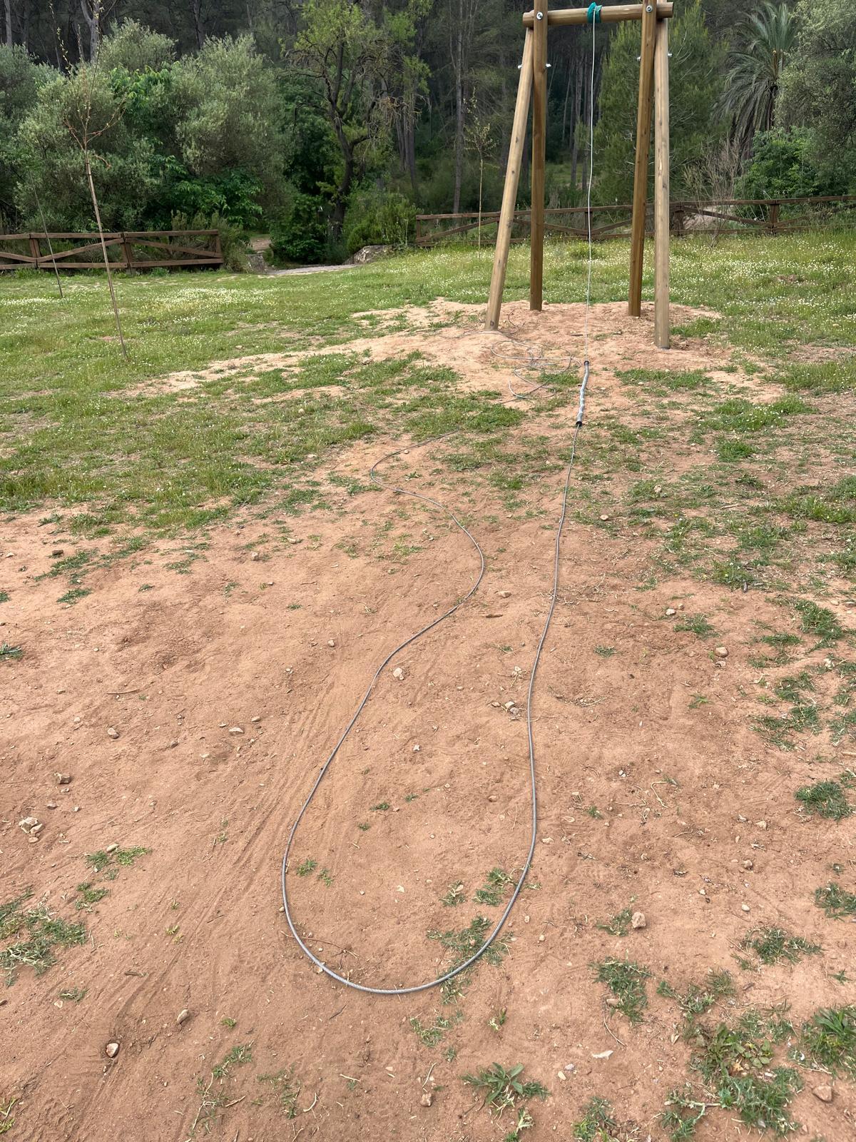 Roban una tirolina en el paraje natural de la Cova Negra de Xàtiva