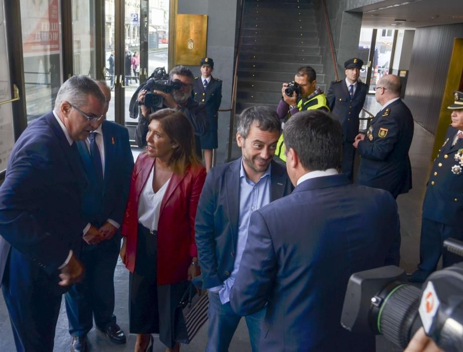 El acto institucional, en el Teatro Colón, ha sido presidido por el Delegado del Gobierno en Galicia.