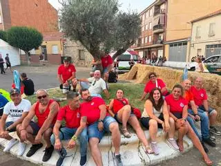 Los moteros de Redondela disfrutan de las carreras en La Bañeza