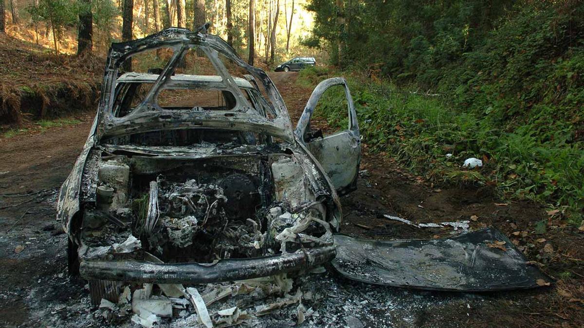 El coche calcinado de Francisco y María Victoria