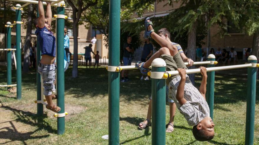 Los niños saharauis planean su verano en Aragón: «Iré a la piscina y a ver cascadas»