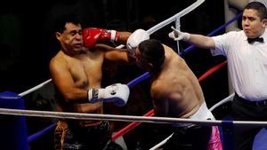 El combat de boxa entre els alcaldes.