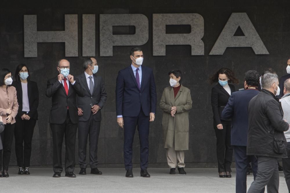 Pedro Sánchez visita la farmacèutica Hipra a Amer