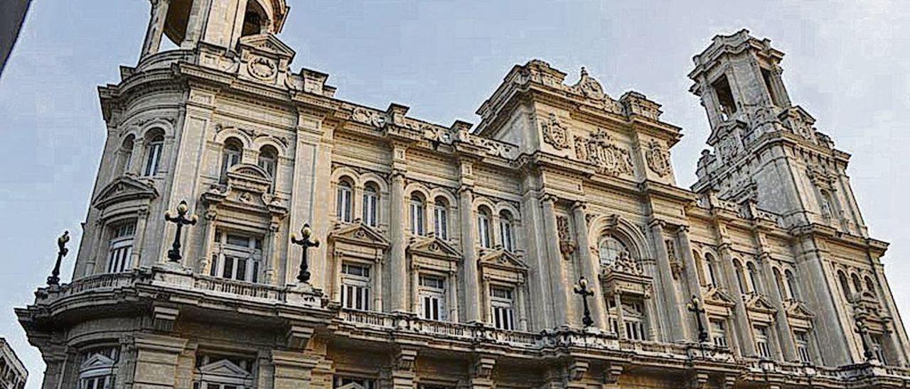 Detalle de la fachada del Centro Asturiano de La Habana, hoy museo de Bellas Artes.