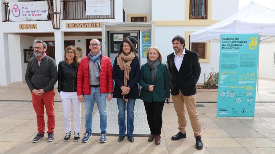 Representantes del Govern, del Consell y de la Pimef en la presentación del SDDR.